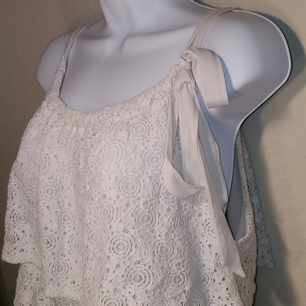 4/$20 Style & Co white crop top spaghetti strap top - Picture 3 of 10